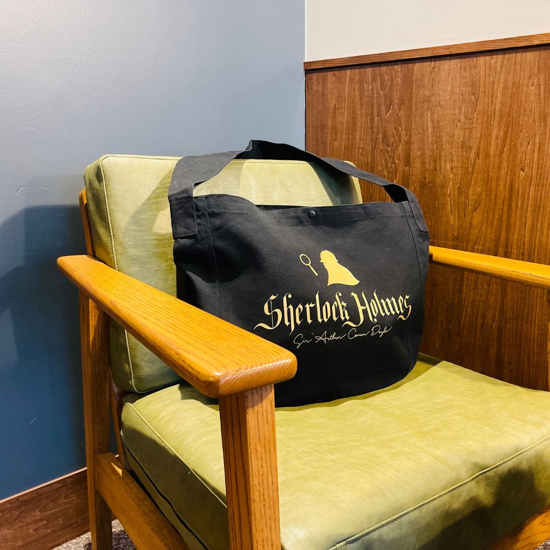 シャーロック・ホームズの大容量バッグで出かけよう★「ニュースペーパーバッグ アーサー・コナン・ドイル シャーロック・ホームズ ブラック/シルバー」